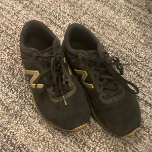 New Balance size 3.5 youth black tie up sneakers